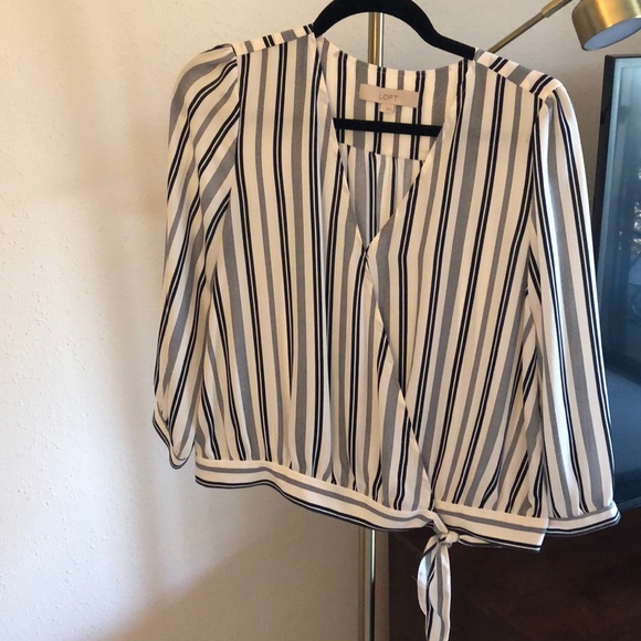 LOFT Tops - Loft side tie front clasp top